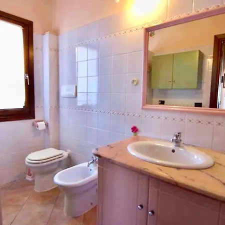 Iss Travel- Casa Pustinu, 2 Bedroom-apartment With Air Conditioning And Private Garden