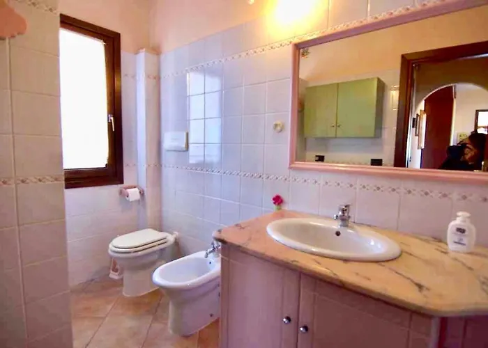 Iss Travel- Casa Pustinu, 2 Bedroom-apartment With Air Conditioning And Private Garden
